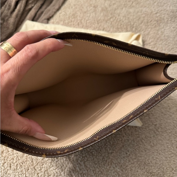 Louis Vuitton toiletry pouch 26 new never used - Picture 2 of 6